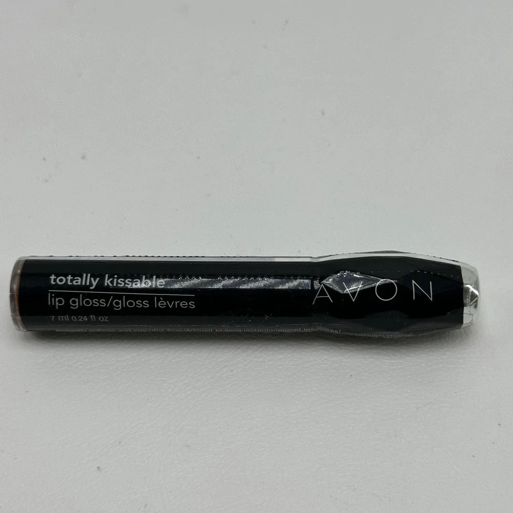 AVON Totally Kissable Lip Gloss RAVISH RAISIN J502